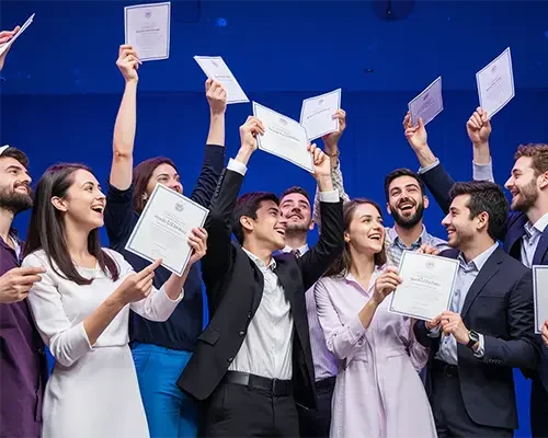 fotografa_hiperrealista_8k_tipo_editorial_de_un_grupo_diverso_de_estudiantes_humanos_celebrando_log_y7lw4iyojkqaklng4egc_1 celebración de éxito académico